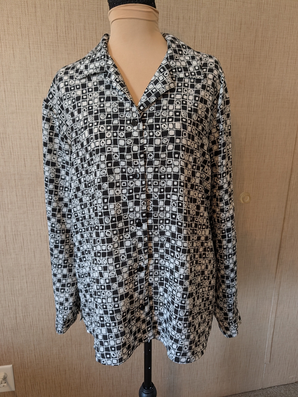 Notations Black and White Geometric Button-Down Shirt Vintage